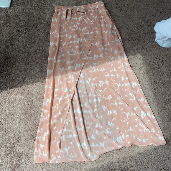Forever 21 Dresses & Skirts - Chiffon Tie skirt